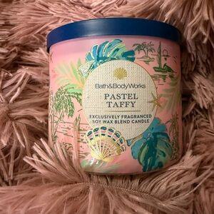 Bath & Body Works Pastel Taffy Candle - Pink and Blue